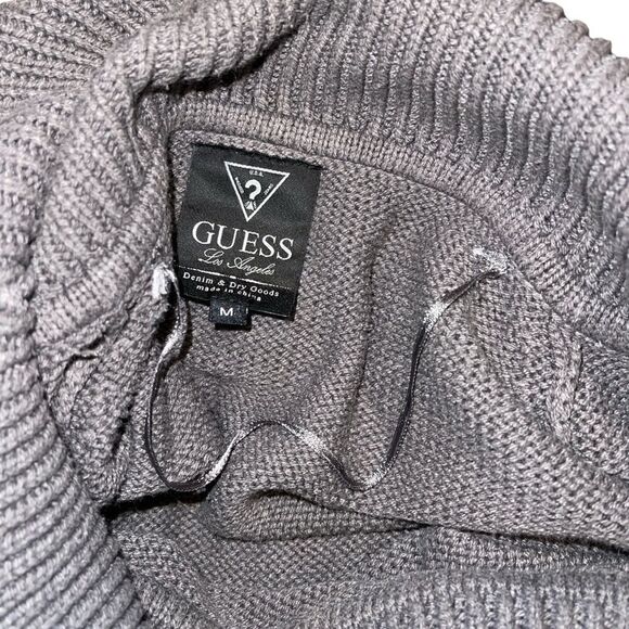 Guess sweater shit - Picture 4 of 4